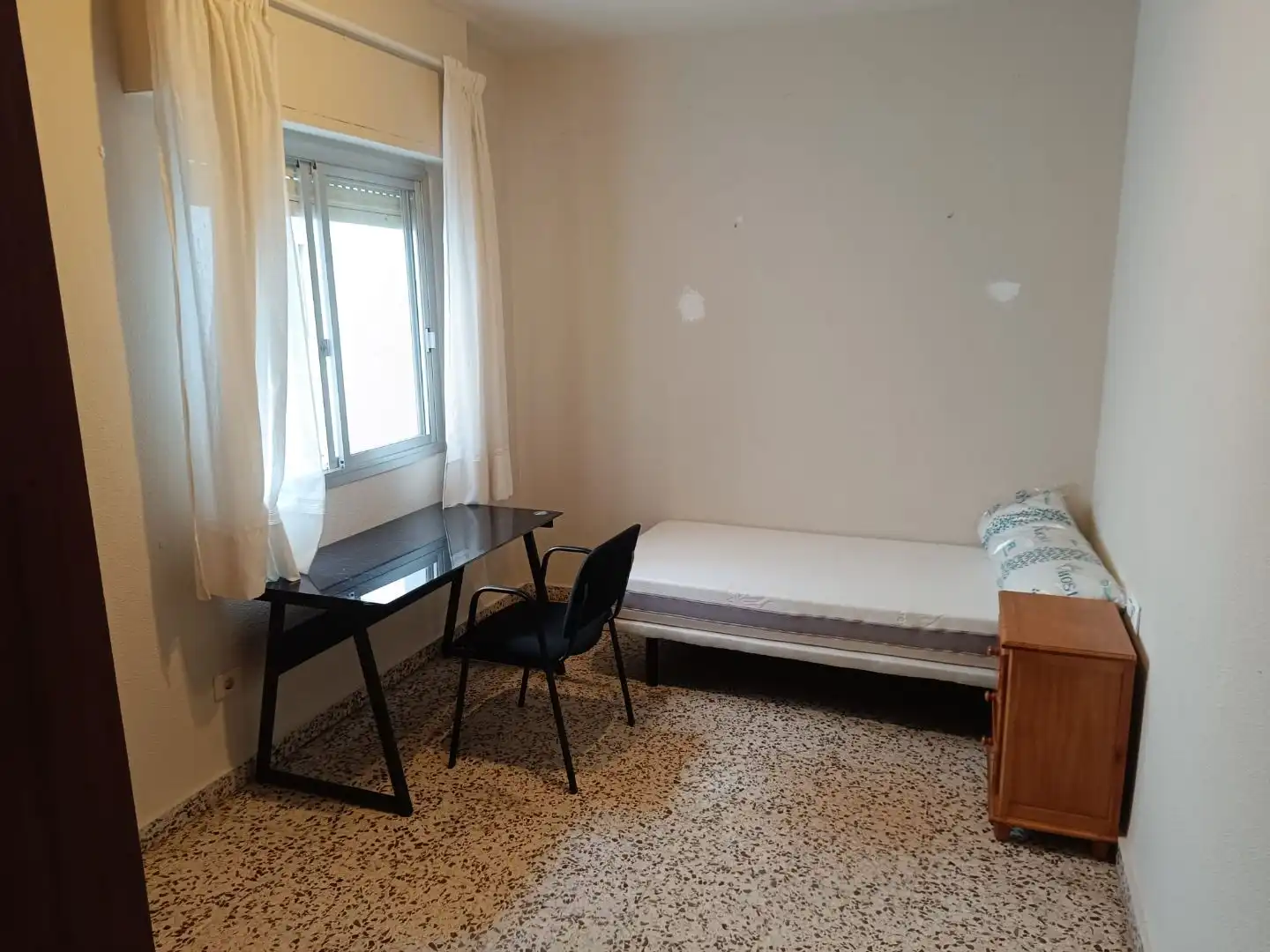 Habitación en Calle Reina Doña Violante, 5, Vistalegre