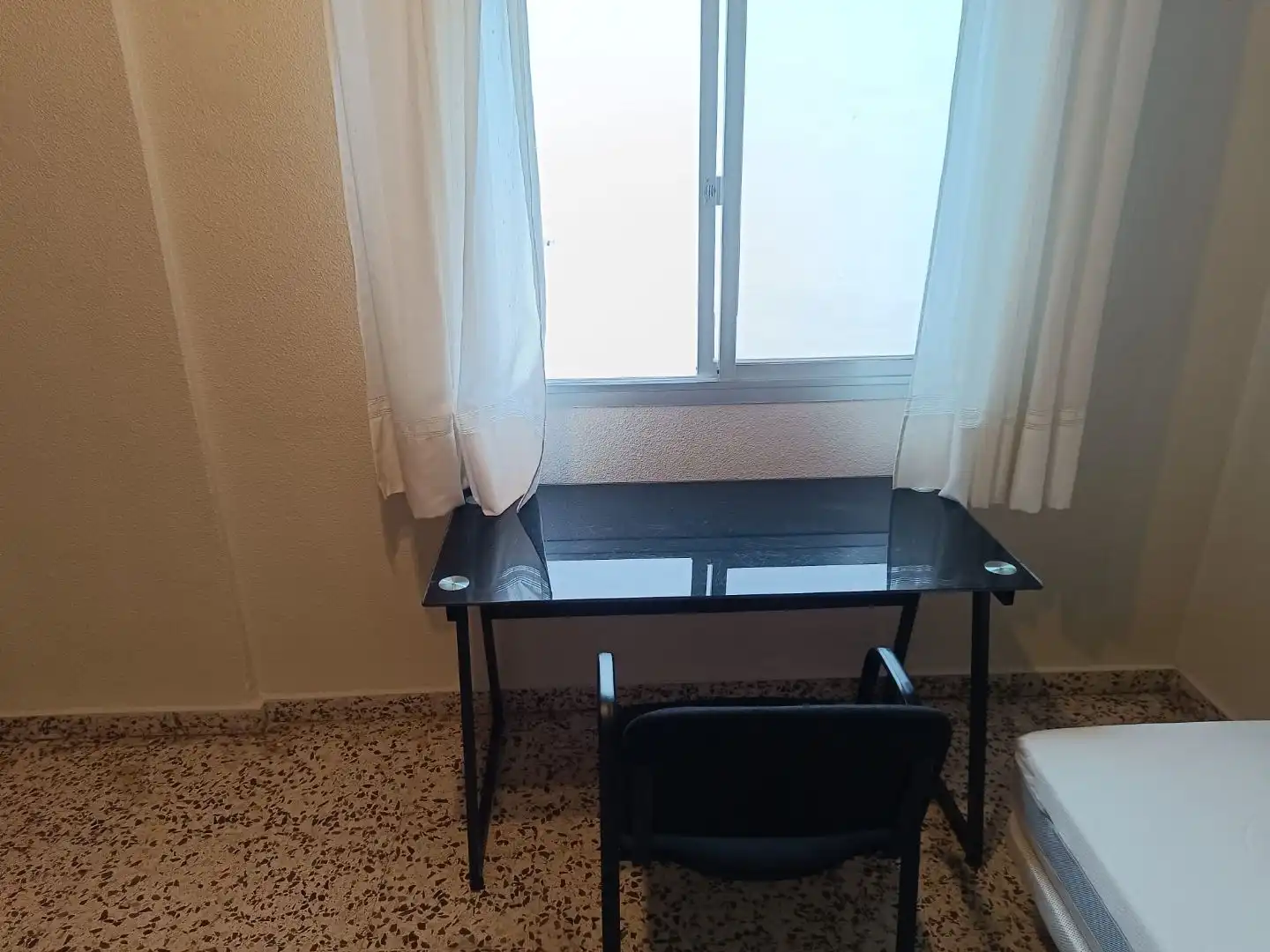 Habitación en Calle Reina Doña Violante, 5, Vistalegre