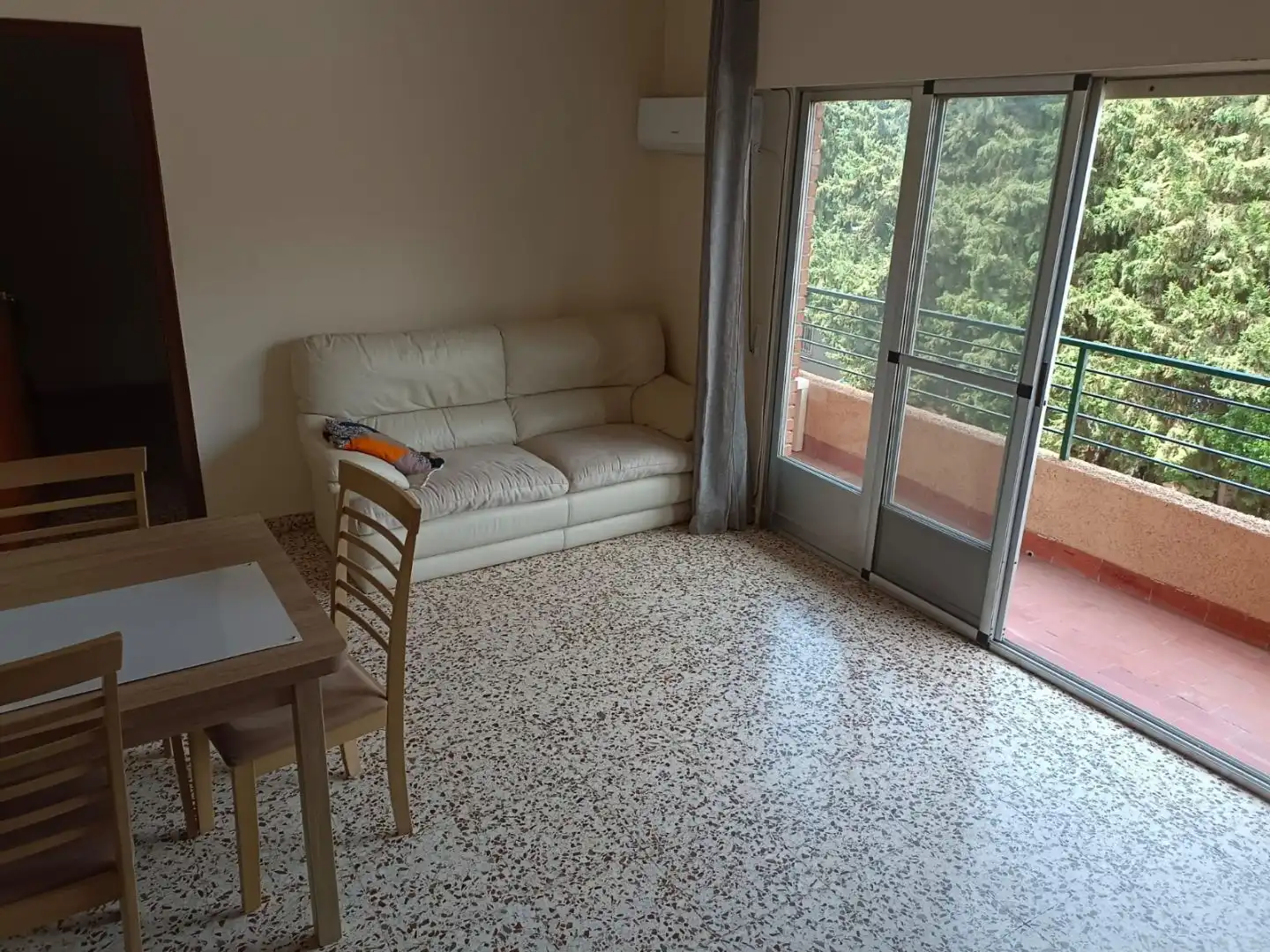 Habitación en Calle Reina Doña Violante, 5, Vistalegre