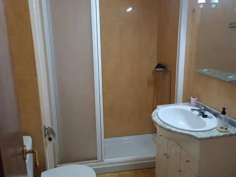 Habitación en Calle Reina Doña Violante, 5, Vistalegre