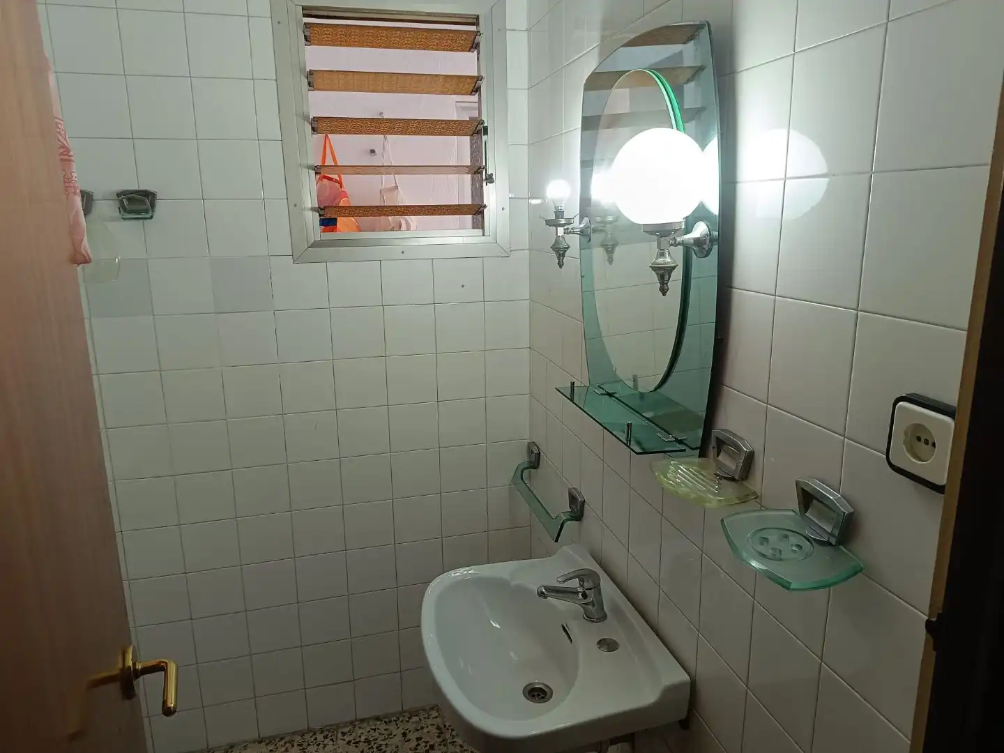 Habitación en Calle Reina Doña Violante, 5, Vistalegre