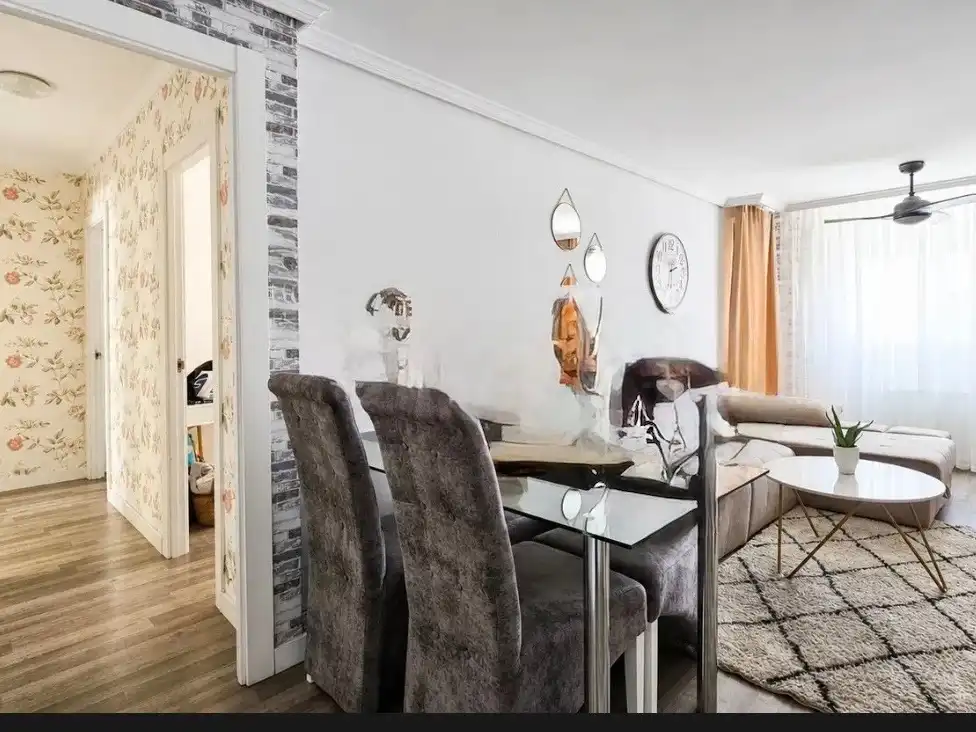 Comedor de Piso en venta en  Pamplona / Iruña con Balcón