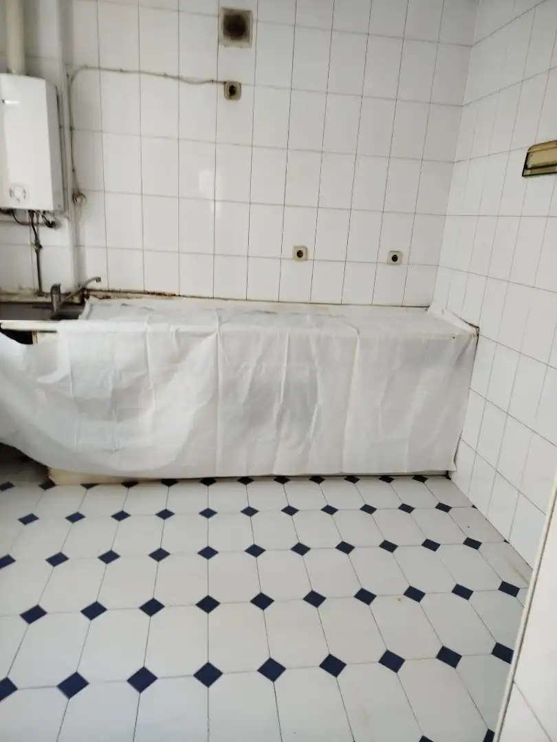 Badezimmer von Wohnung zum Verkauf in Santiago de Compostela  mit Balkon