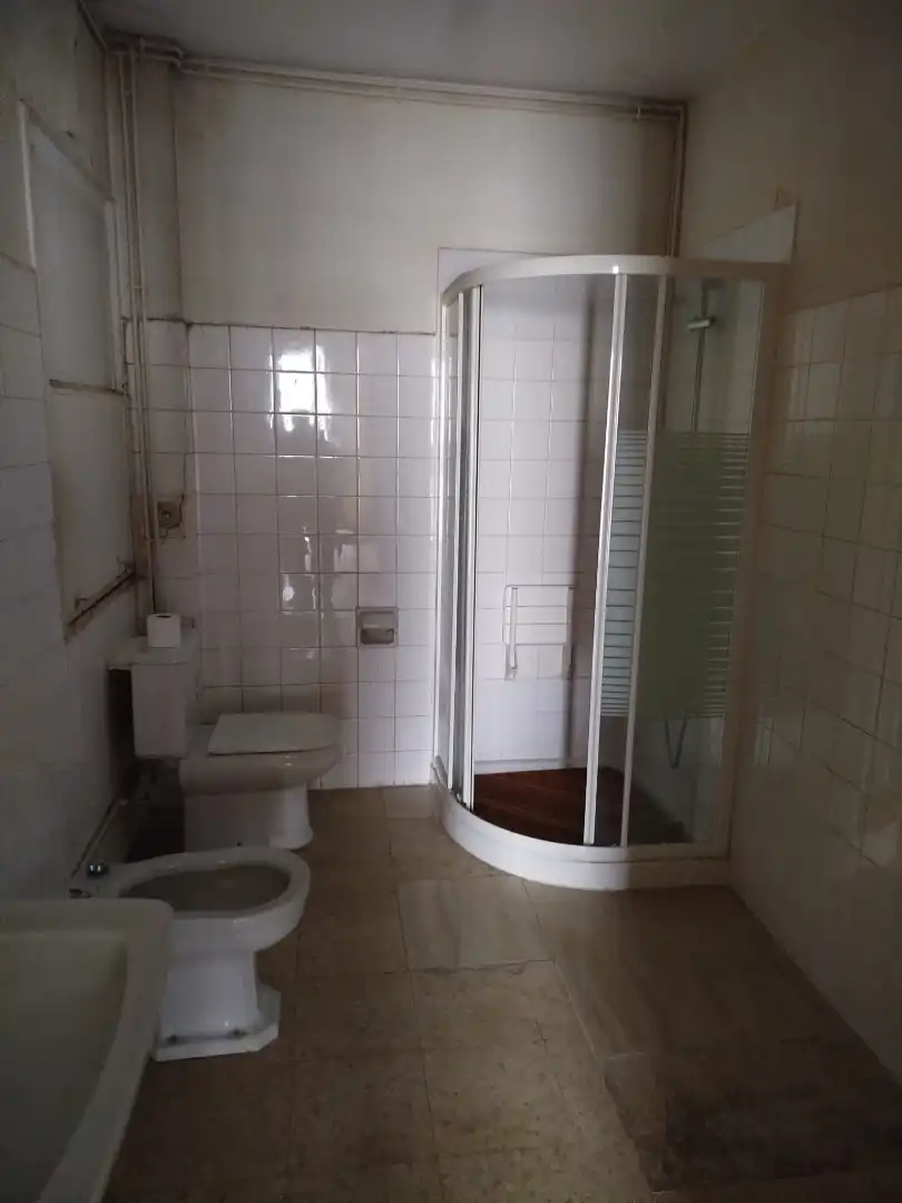 Badezimmer von Wohnung zum Verkauf in Santiago de Compostela  mit Balkon