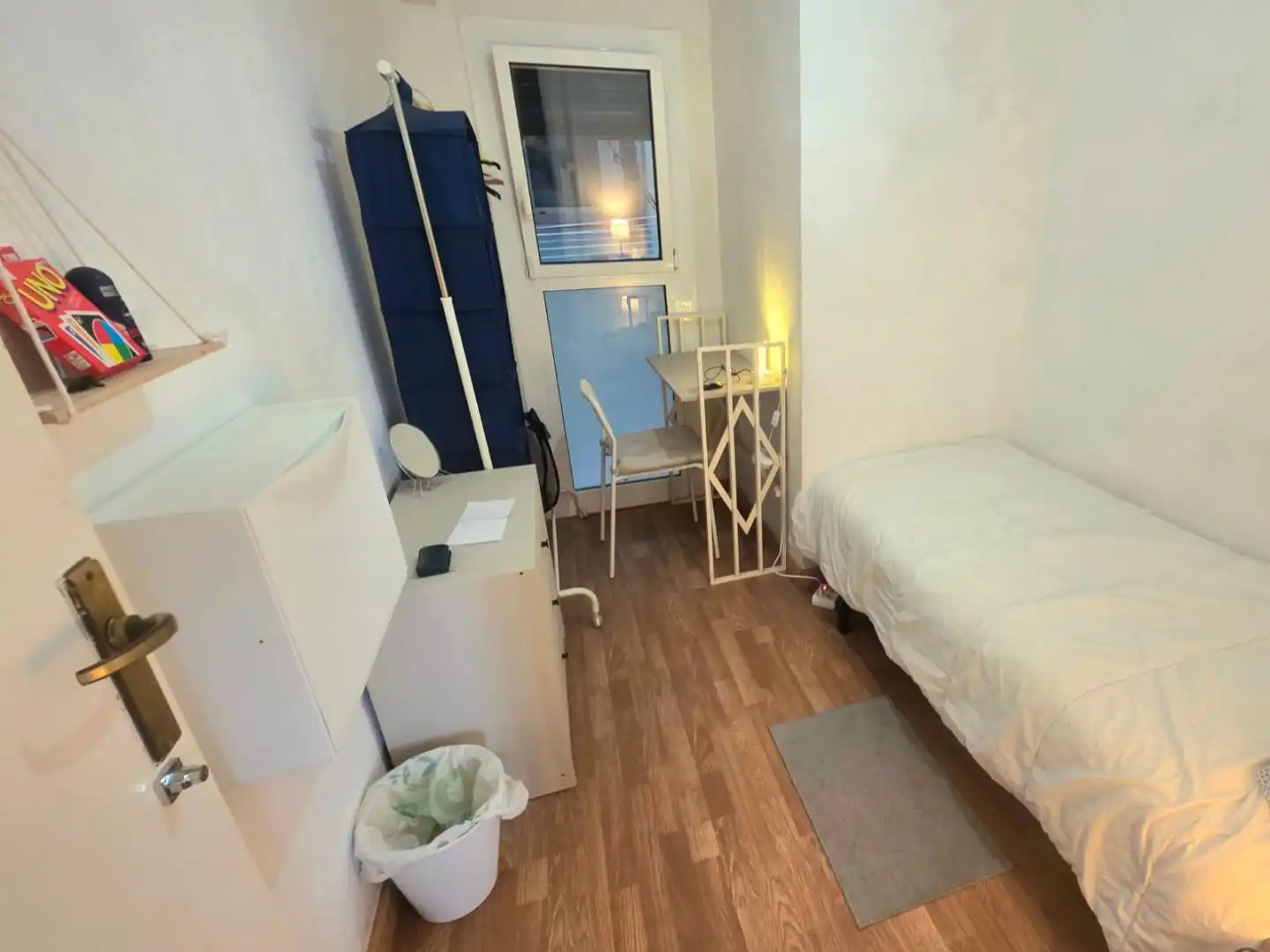 Room in Carrer de la Conca de Tremp, 50, El Carmel Bedroom of Flat for share in Barcelona with Air Conditioner, Heating and Parquet flooring