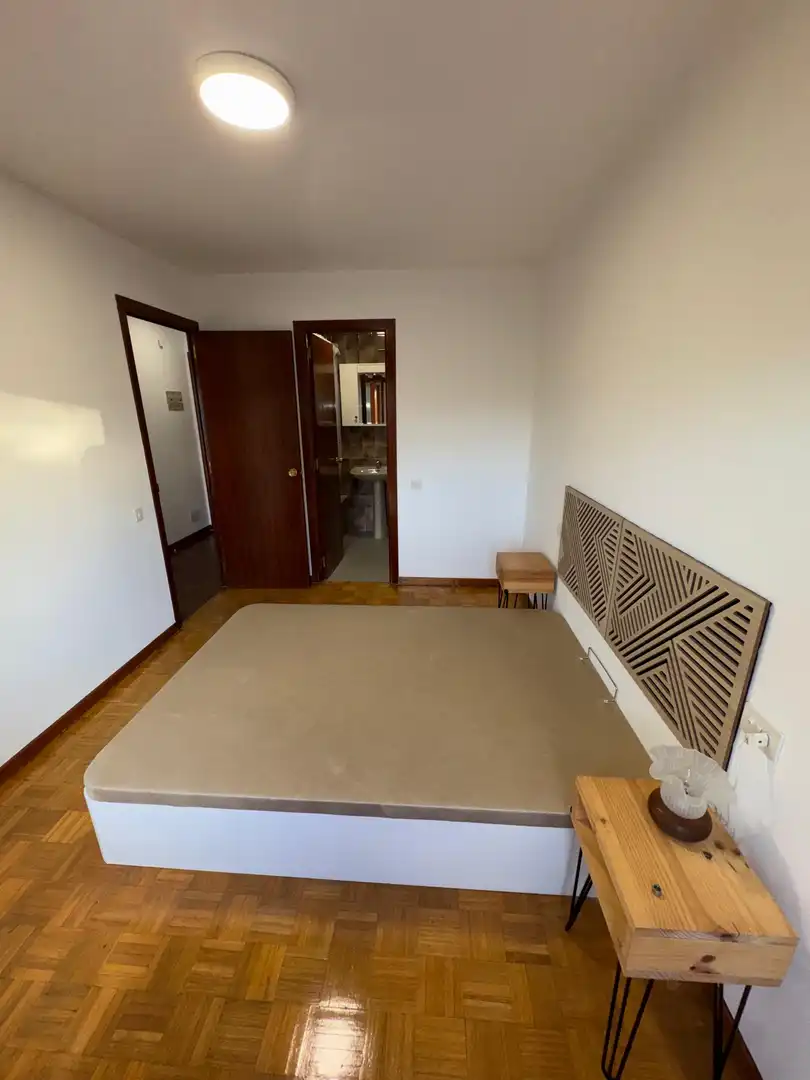Apartments for rent in N-550, 31, Eirís Bedroom of Apartments for rent in A Coruña Capital with Heating, Private garden and Parquet flooring