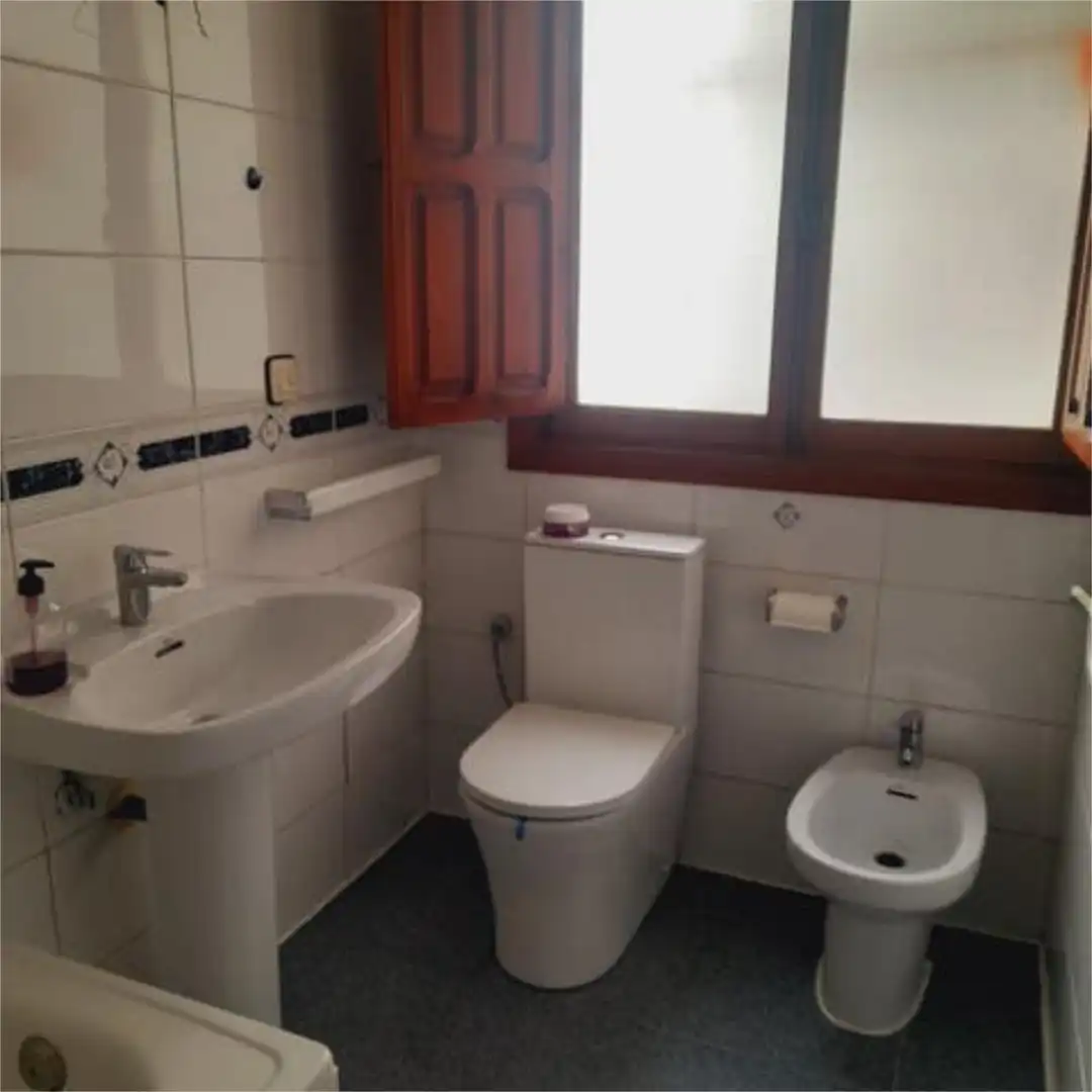 Piso de alquiler en Alcantarilla Baño de Piso de alquiler en Alcantarilla con Terraza y Amueblado