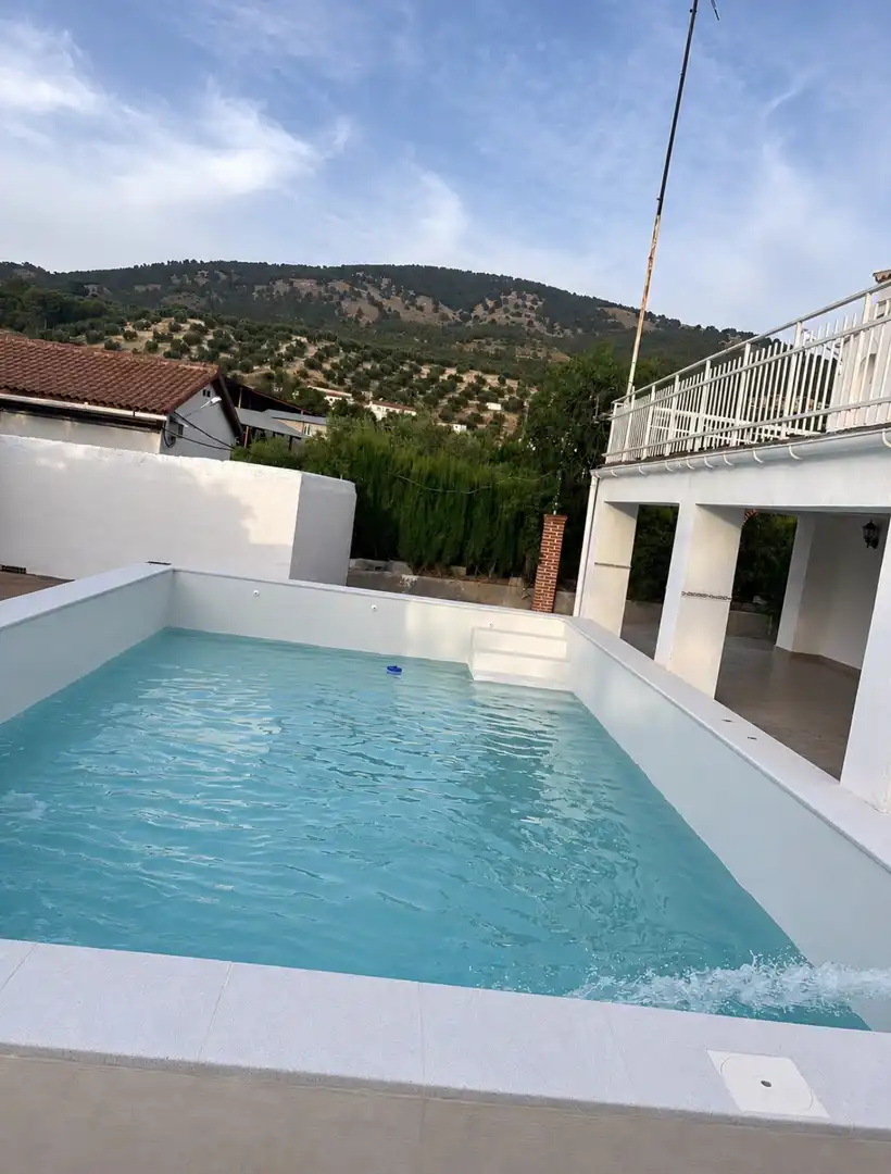 Piscina de Casa o chalet de alquiler en Jaén con Aire acondicionado, Calefacción y Jardín privado