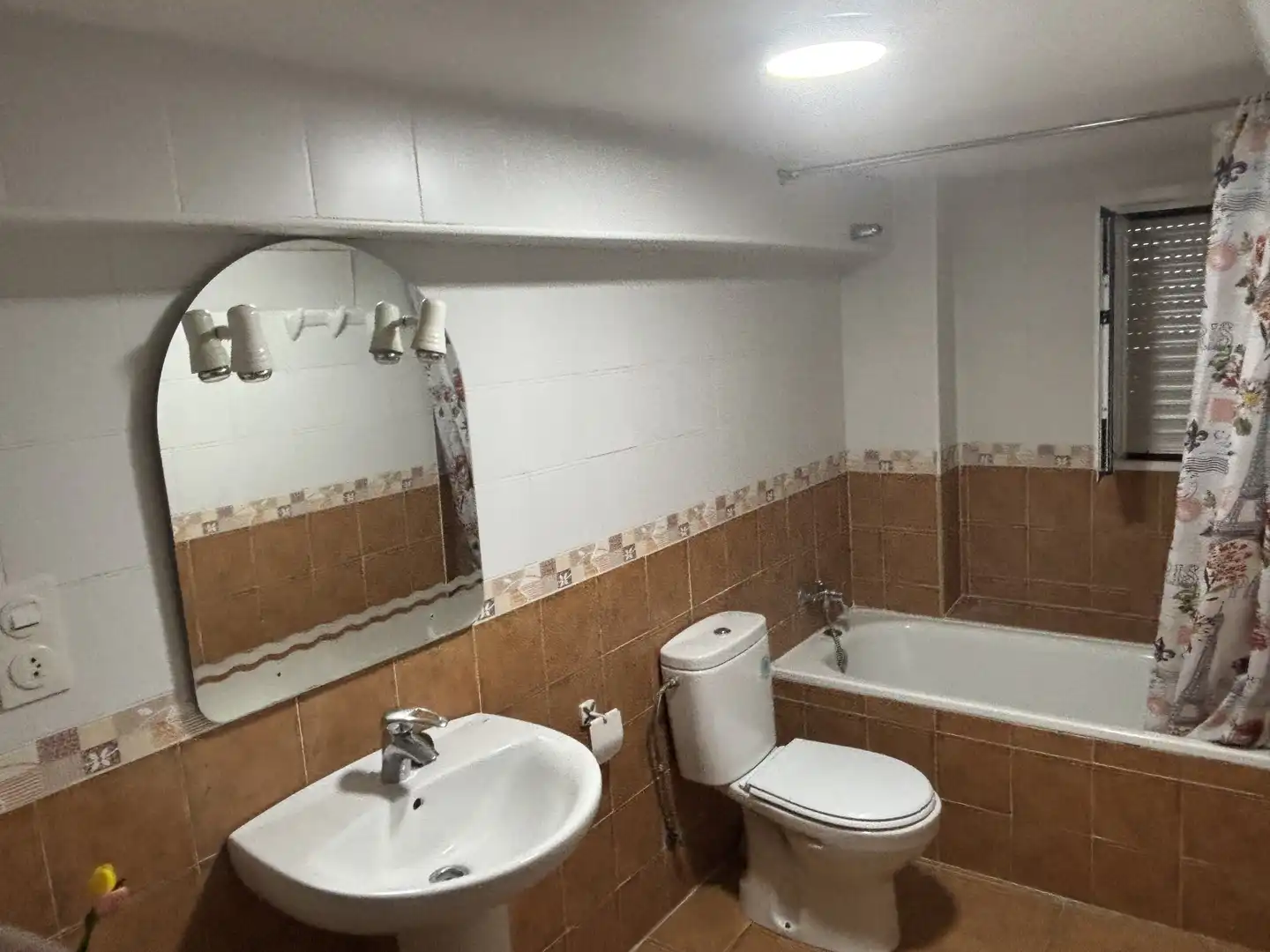 Baño de Casa o chalet de alquiler en Jaén con Aire acondicionado, Calefacción y Jardín privado