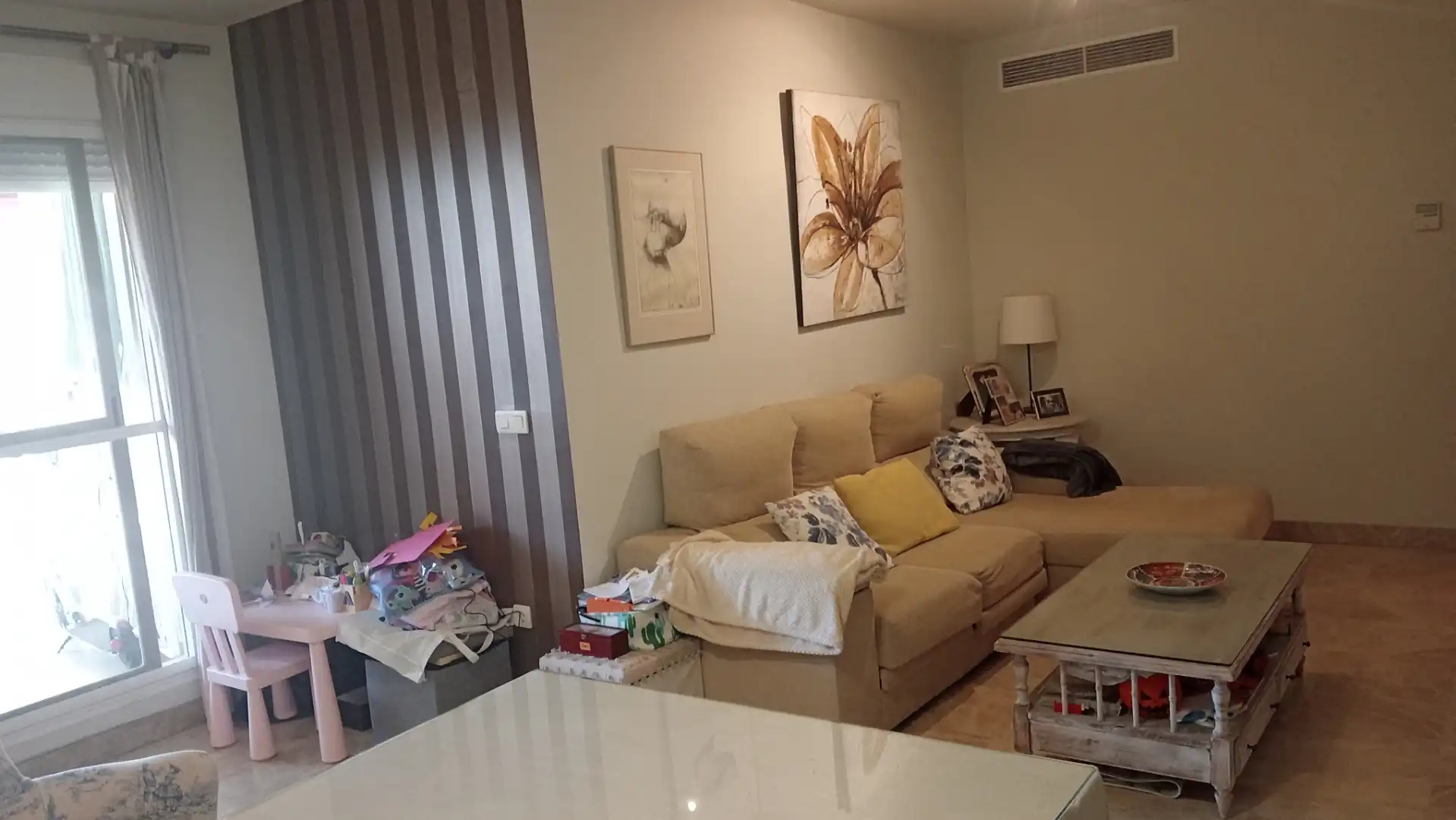 Wohnung zur Miete in Calle de las Trece Rosas, 11, Aljamar Wohnzimmer von Wohnung zur Miete in Tomares mit Klimaanlage, Heizung und Privatgarten