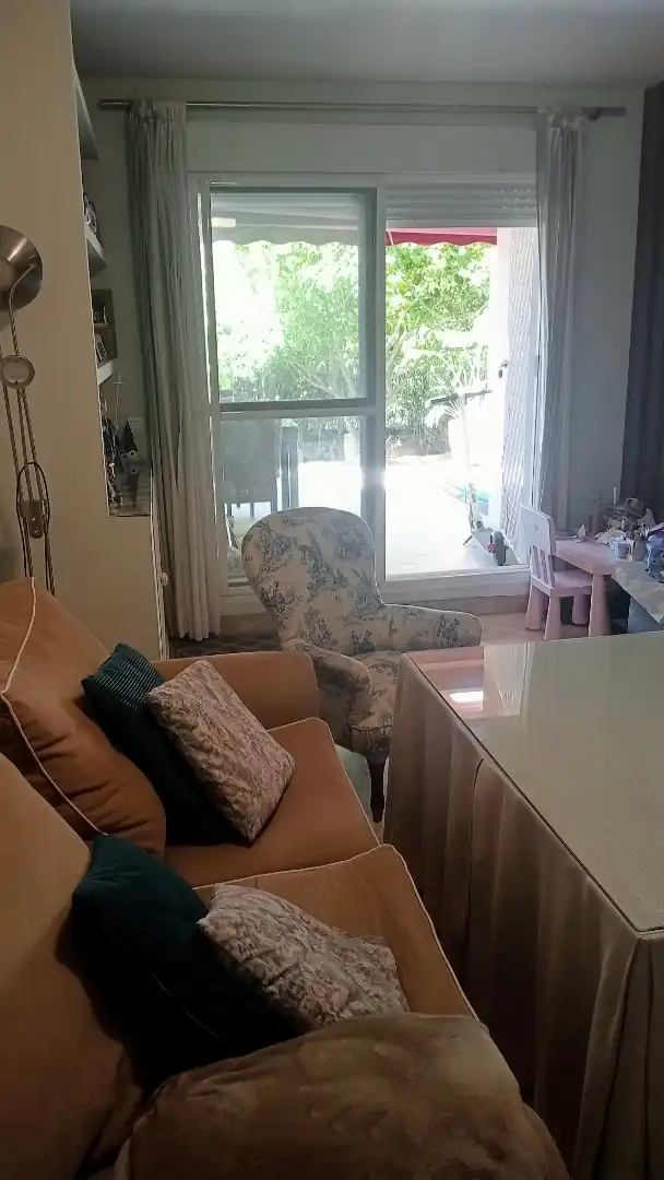 Wohnung zur Miete in Calle de las Trece Rosas, 11, Aljamar Wohnzimmer von Wohnung zur Miete in Tomares mit Klimaanlage, Heizung und Privatgarten