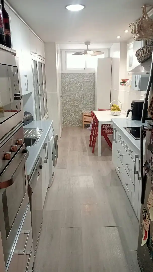 Wohnung zur Miete in Calle de las Trece Rosas, 11, Aljamar Küche von Wohnung zur Miete in Tomares mit Klimaanlage, Heizung und Privatgarten