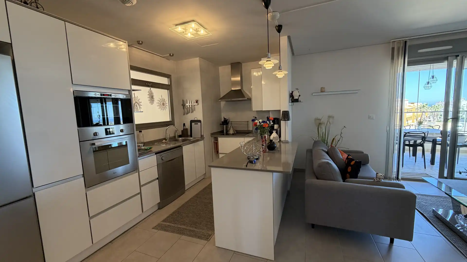 Flat for rent in Polígono E-2 el Barranco, 1b, Orihuela Costa Kitchen of Flat for rent in Orihuela with Air Conditioner, Terrace and Swimming Pool