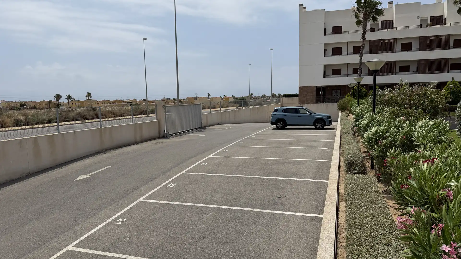 Aparcament de Pis en venda en Orihuela amb Aire condicionat, Terrassa i Piscina