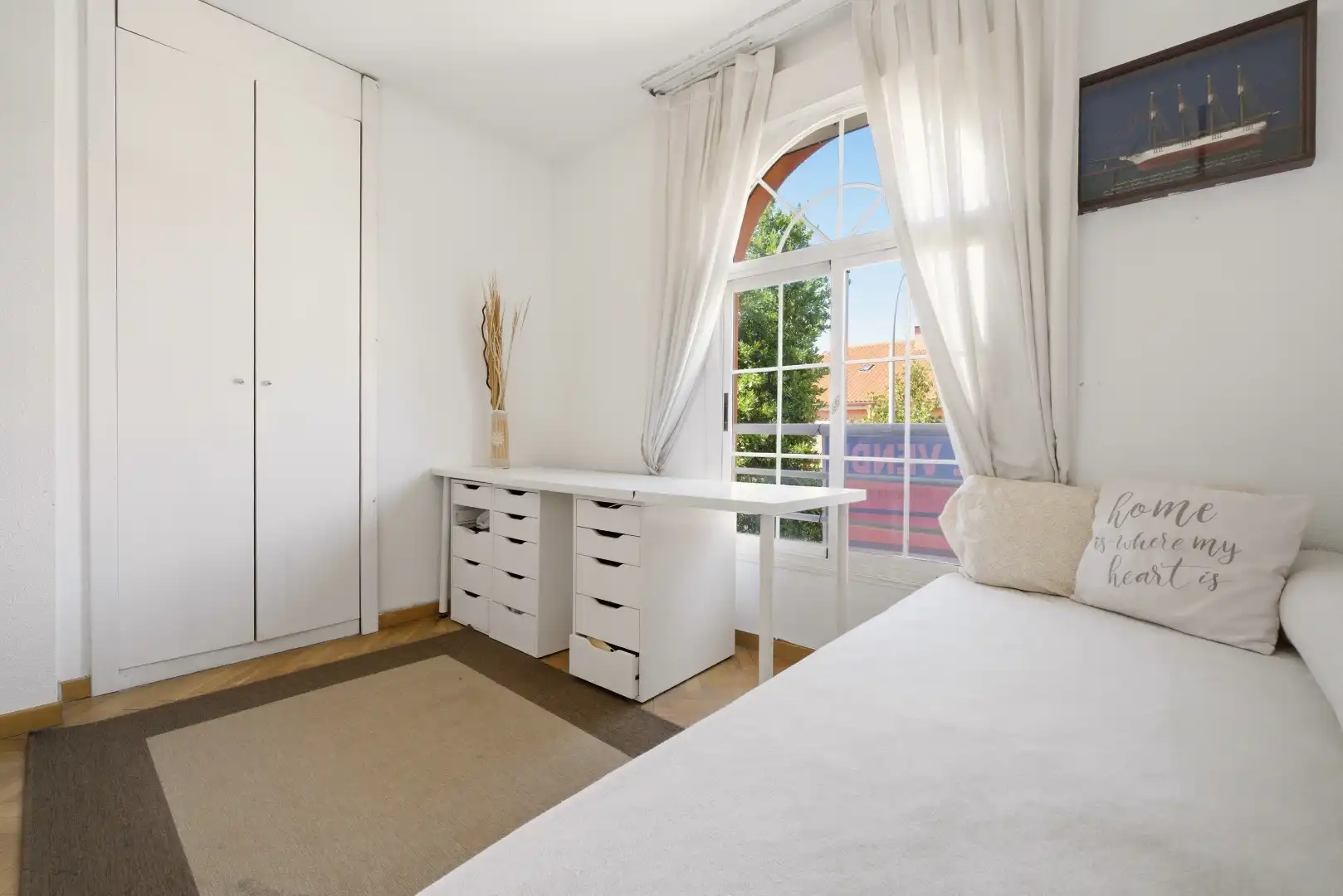 Casa o xalet en venda a Calle las Acacias, 5, Fuente El Saz de Jarama Dormitori de Casa o xalet en venda en Fuente El Saz de Jarama amb Aire condicionat, Terrassa i Piscina