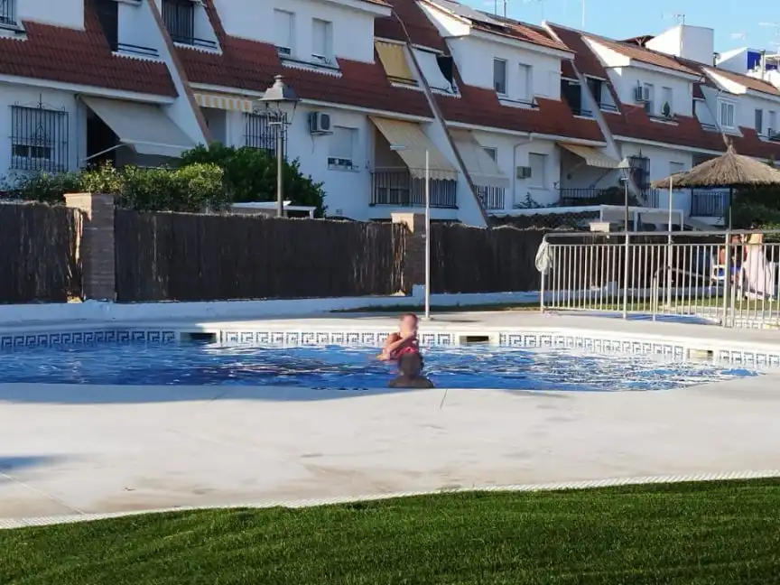 Piso en venta en Avenida Pablo Picasso, 18, Las Almenas Piscina de Piso en venta en Tomares con Aire acondicionado, Terraza y Piscina