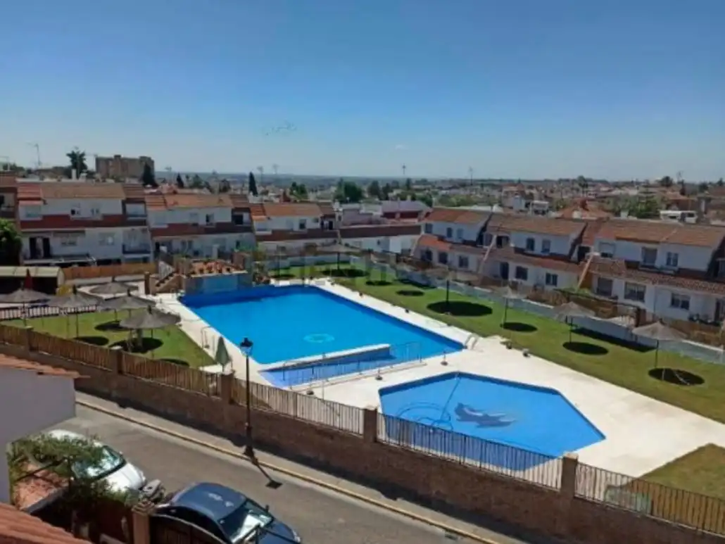 Piso en venta en Avenida Pablo Picasso, 18, Las Almenas Piscina de Piso en venta en Tomares con Aire acondicionado, Terraza y Piscina