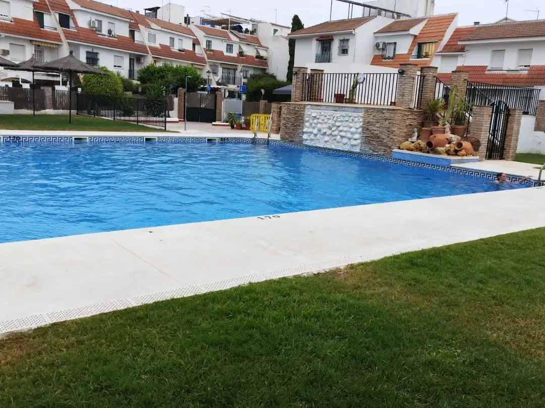 Piso en venta en Avenida Pablo Picasso, 18, Las Almenas Piscina de Piso en venta en Tomares con Aire acondicionado, Terraza y Piscina
