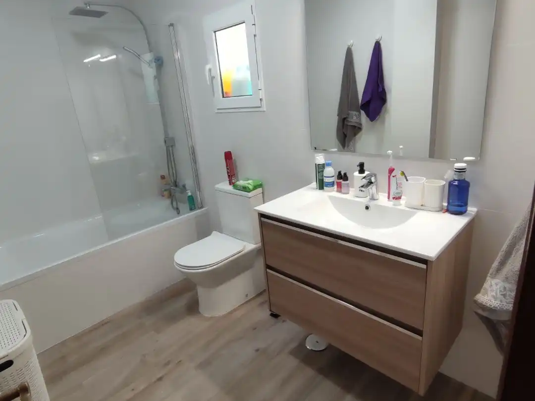 Piso en venta en Avenida Pablo Picasso, 18, Las Almenas Baño de Piso en venta en Tomares con Aire acondicionado, Terraza y Piscina