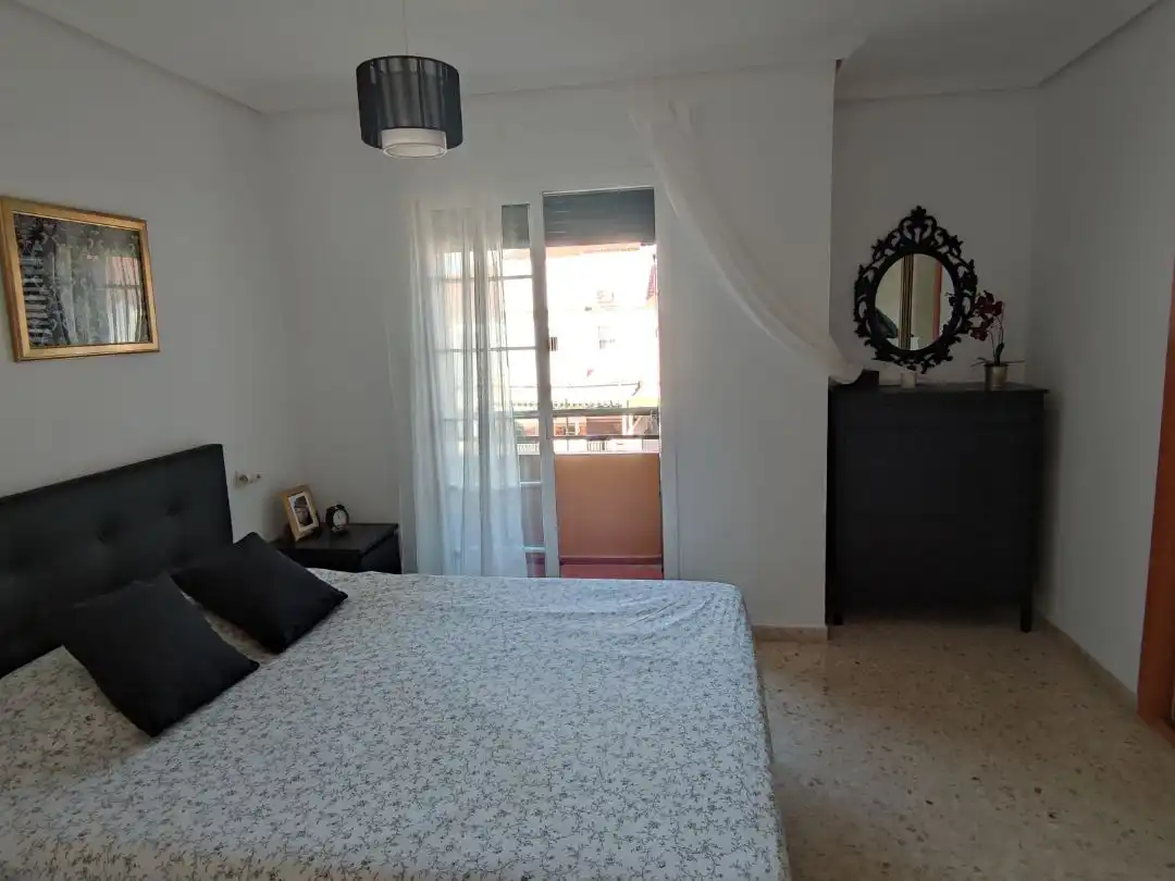 Piso en venta en Avenida Pablo Picasso, 18, Las Almenas Habitación de Piso en venta en Tomares con Aire acondicionado, Terraza y Piscina