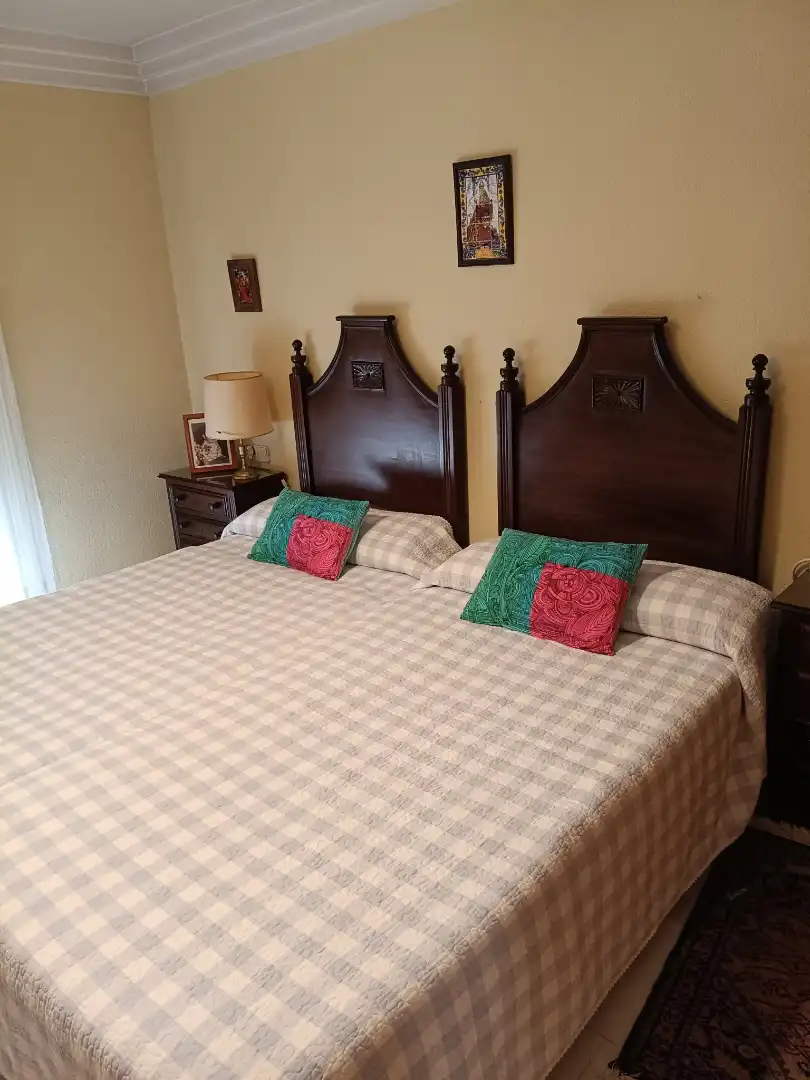 Casa adosada en venda a Calle Olivo, 113, Valdeastillas - Fuentezuelas Dormitori de Casa adosada en venda en Jaén amb Aire condicionat, Calefacció i Jardí privat
