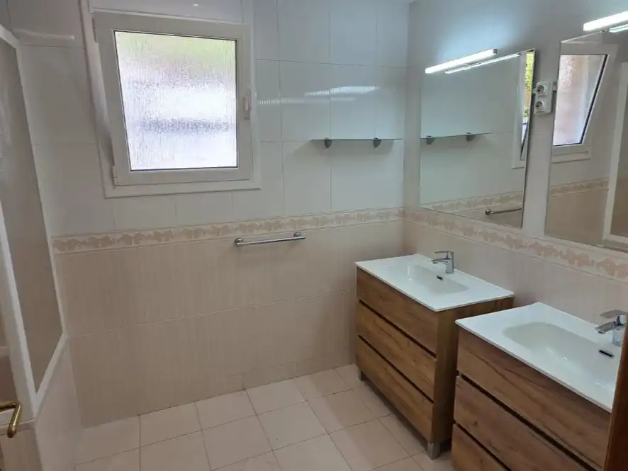Houses for rent in Avinguda la Conreria, 16, Sant Fost de Campsentelles Bathroom of Houses for rent in Sant Fost de Campsentelles with Terrace, Swimming Pool and Balcony