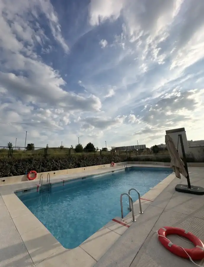 Piso en venta en Calle Cerro del Campo, 32, El Cañaveral Piscina de Piso en venta en Madrid con Aire acondicionado, Calefacción y Jardín privado