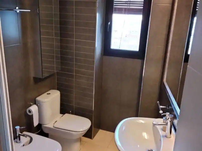 Piso en venta en Calle los Caños, 1, San Bartolomé - Millán de Priego Baño de Piso en venta en Jaén con Aire acondicionado y Amueblado