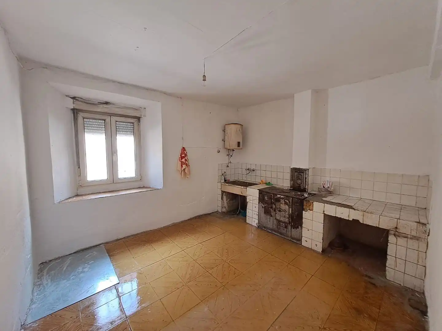 Houses for sale in Calle Isilla, 6, Tórtoles de Esgueva Kitchen of Houses for sale in Tórtoles de Esgueva with Private garden and Balcony