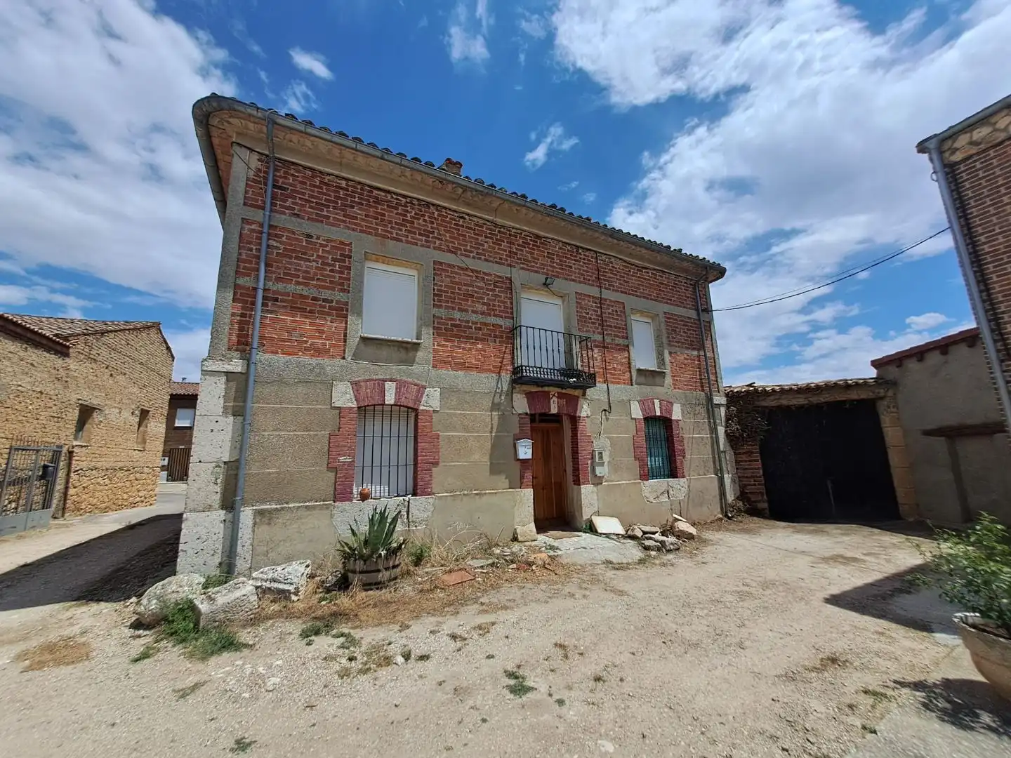 Houses for sale in Calle Isilla, 6, Tórtoles de Esgueva Exterior view of Houses for sale in Tórtoles de Esgueva with Private garden and Balcony