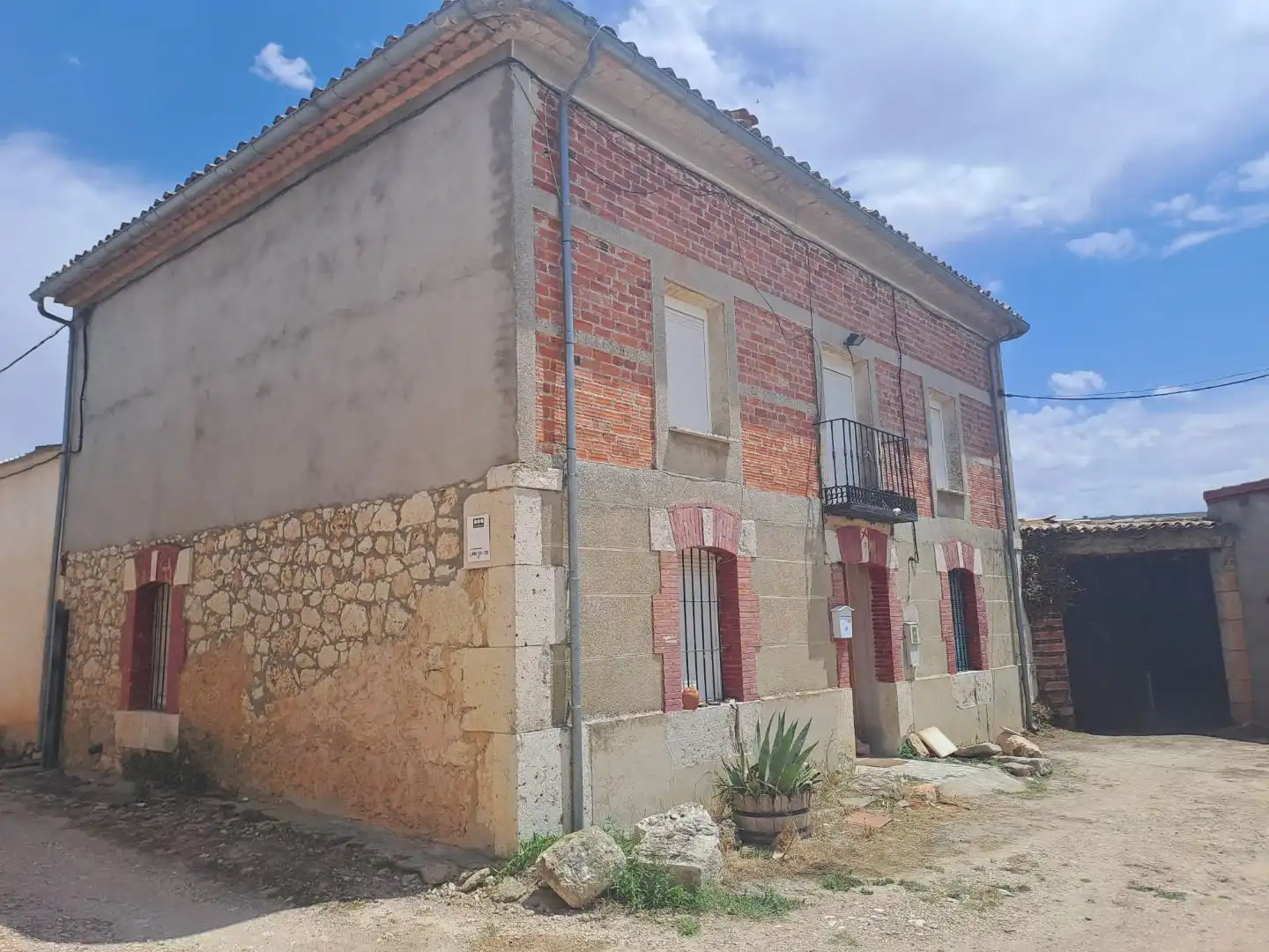 Houses for sale in Calle Isilla, 6, Tórtoles de Esgueva Exterior view of Houses for sale in Tórtoles de Esgueva with Private garden and Balcony