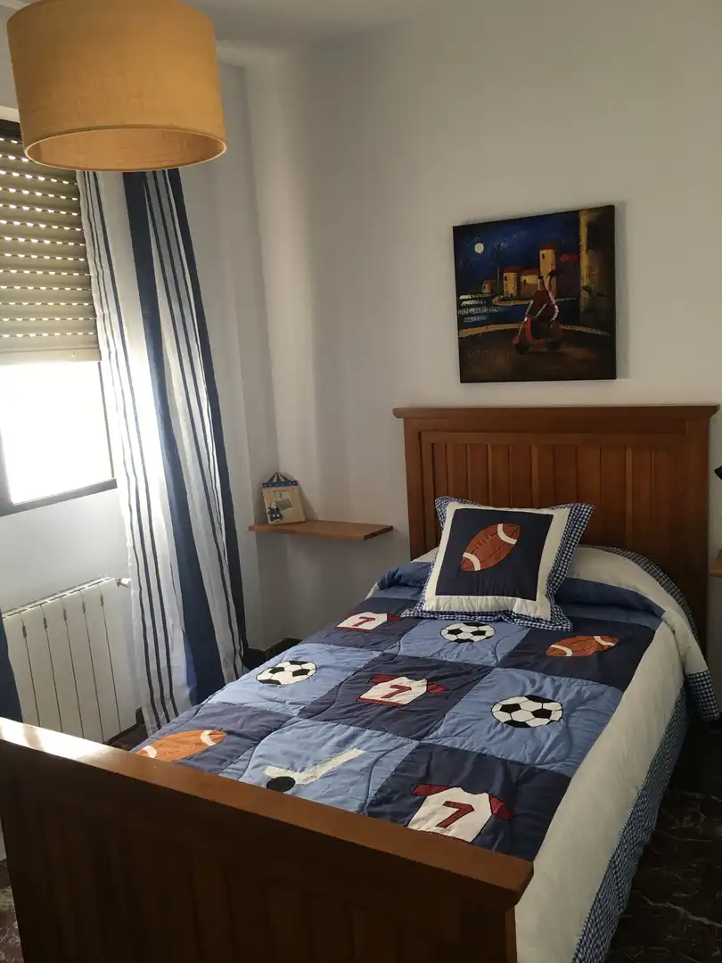 Habitación de Piso de alquiler en Jaén con Aire acondicionado, Calefacción y Amueblado