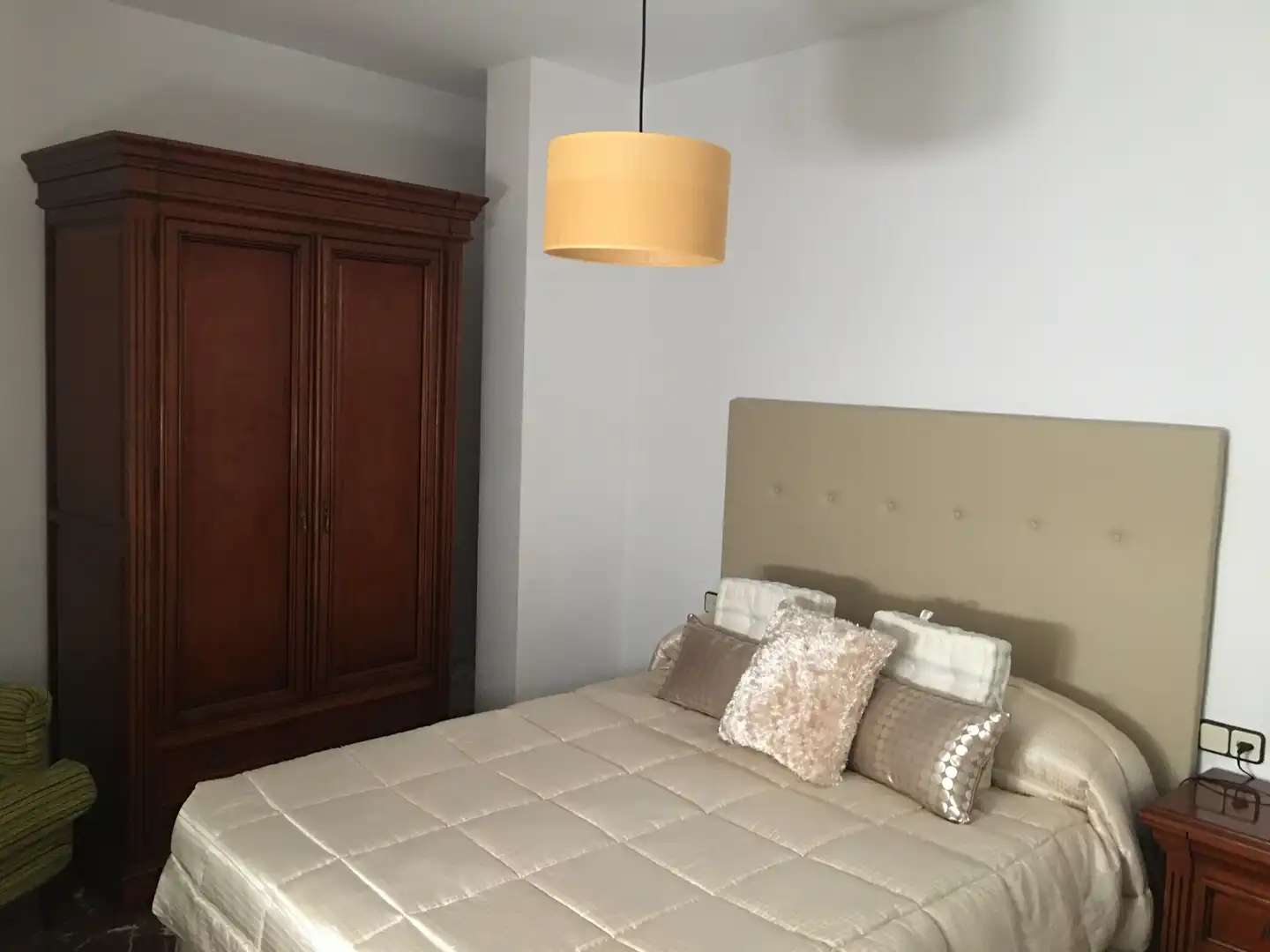 Habitación de Piso de alquiler en Jaén con Aire acondicionado, Calefacción y Amueblado
