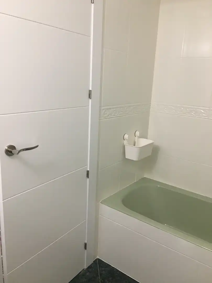Baño de Piso de alquiler en Jaén con Aire acondicionado, Calefacción y Amueblado