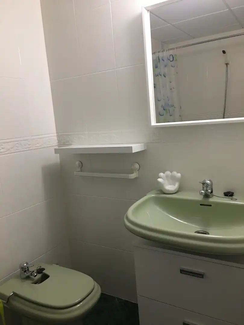 Baño de Piso de alquiler en Jaén con Aire acondicionado, Calefacción y Amueblado