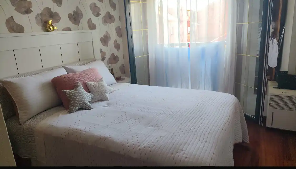 Bedroom of Flat for share in Vilagarcía de Arousa  with Heating, Parquet flooring and Furnished