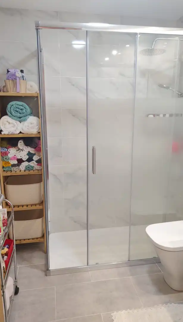 Bathroom of Flat for share in Vilagarcía de Arousa  with Heating, Parquet flooring and Furnished