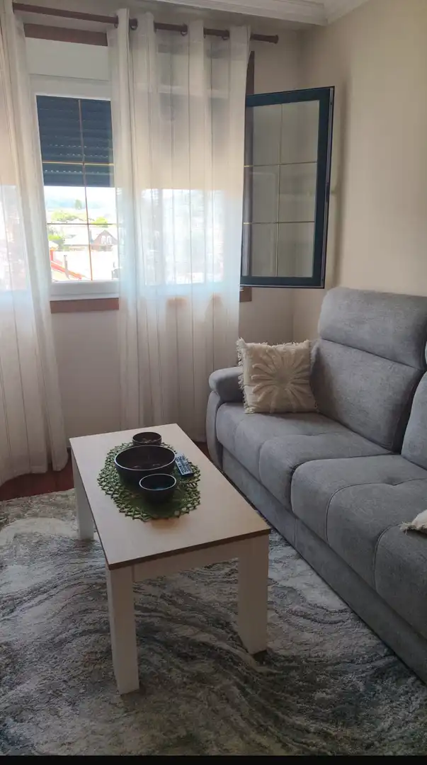 Living room of Flat for share in Vilagarcía de Arousa  with Heating, Parquet flooring and Furnished