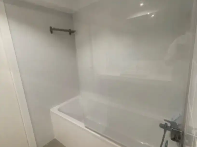 Habitación en Carrer de Dalmases, 30, Les Tres Torres Baño de Planta baja para compartir en Barcelona con Calefacción, Jardín privado y Terraza
