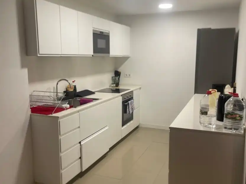 Habitación en Carrer de Dalmases, 30, Les Tres Torres Cocina de Planta baja para compartir en Barcelona con Calefacción, Jardín privado y Terraza