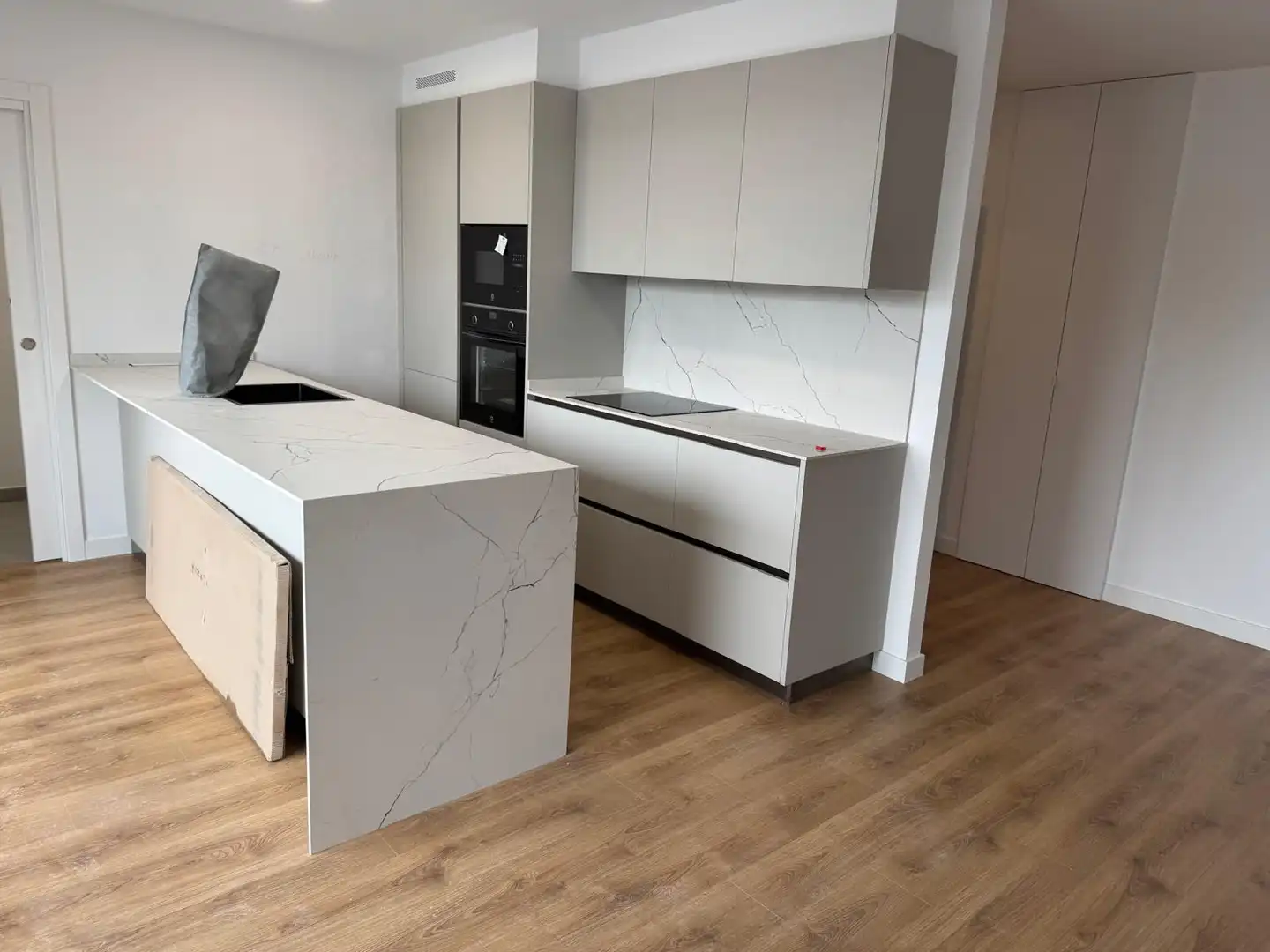 Flat for sale in Rúa Diego Sarmiento Acuña, 888, A Parda Kitchen of Flat for sale in Pontevedra Capital with Terrace, Storage room and Video intercom