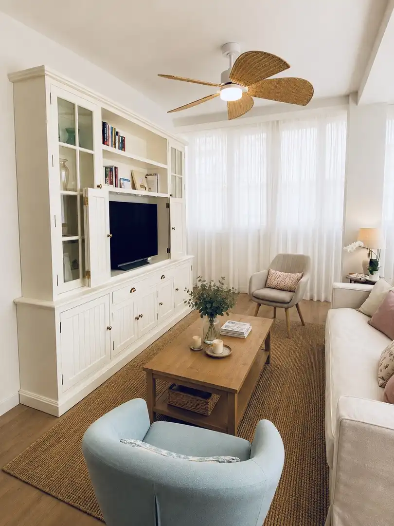Flat for rent in Calle Madre Ràfols, 1, Los Remedios Living room of Flat for rent in Sevilla with Air Conditioner, Heating and Parquet flooring