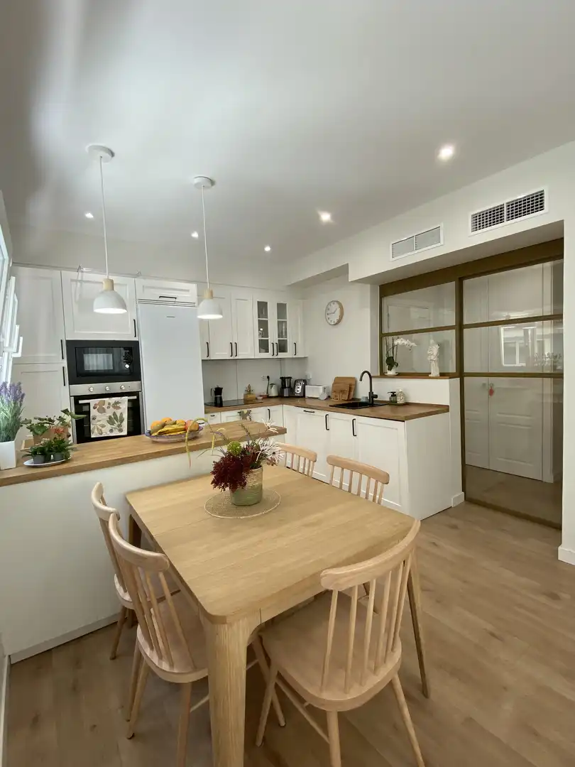 Flat for rent in Calle Madre Ràfols, 1, Los Remedios Kitchen of Flat for rent in Sevilla with Air Conditioner, Heating and Parquet flooring