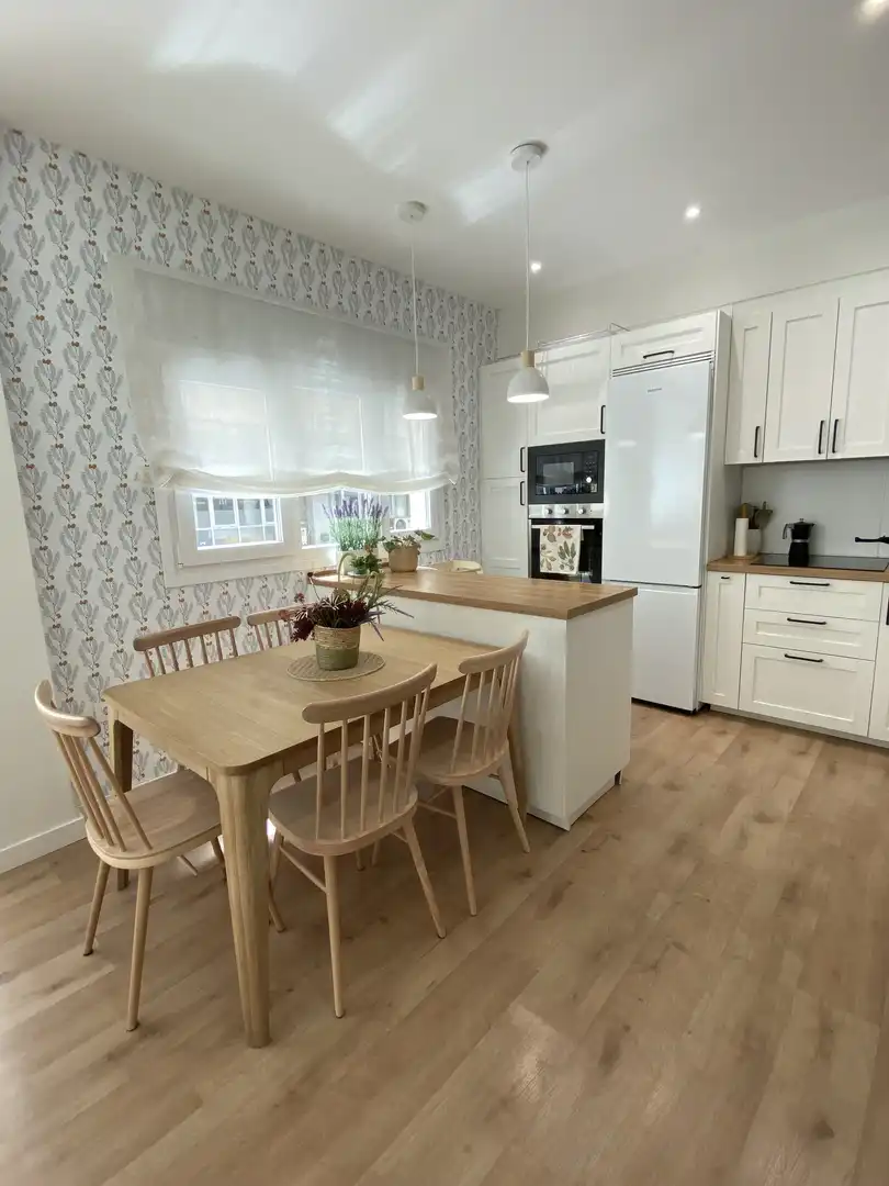 Flat for rent in Calle Madre Ràfols, 1, Los Remedios Kitchen of Flat for rent in Sevilla with Air Conditioner, Heating and Parquet flooring