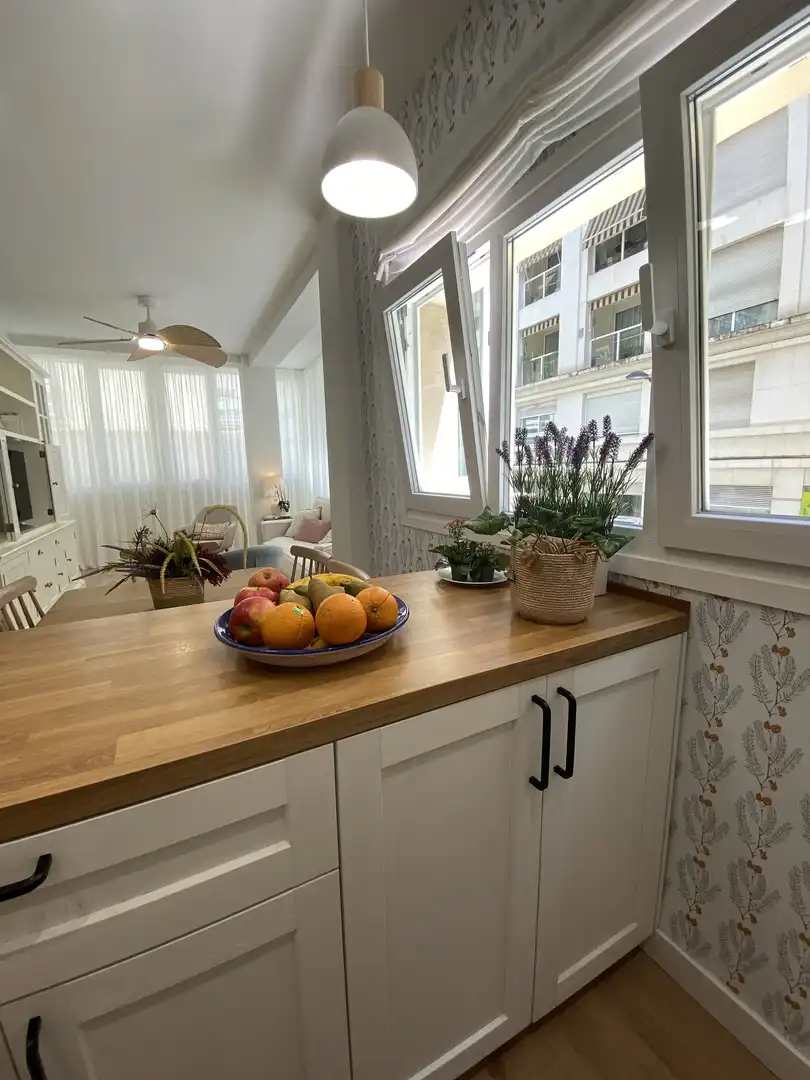 Flat for rent in Calle Madre Ràfols, 1, Los Remedios Kitchen of Flat for rent in Sevilla with Air Conditioner, Heating and Parquet flooring