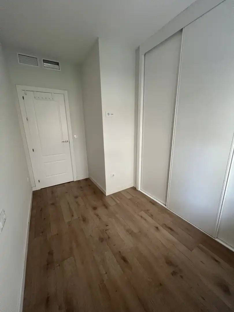 Flat for rent in Calle Madre Ràfols, 1, Los Remedios Bedroom of Flat for rent in Sevilla with Air Conditioner, Heating and Parquet flooring