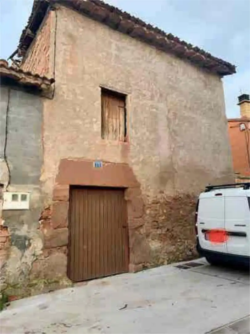 Vista exterior de Casa o xalet en venda en Alesón amb Jardí privat