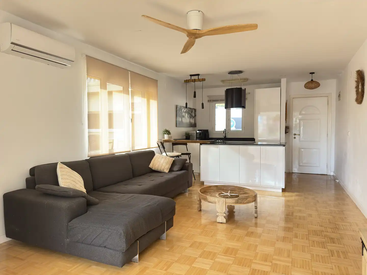 Casa o chalet en venta en Carrer Guatemala, 7, Coloma Sala de estar de Casa o chalet en venta en La Nucia con Aire acondicionado, Terraza y Balcón