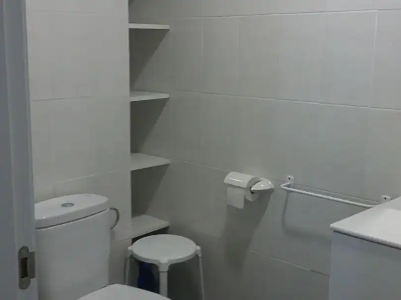 Wohnung zur Miete in Carrer del Cardenal Vidal I Barraquer, 2, Nou Eixample Nord Badezimmer von Wohnung zur Miete in Tarragona Capital mit Klimaanlage, Schwimmbad und Balkon