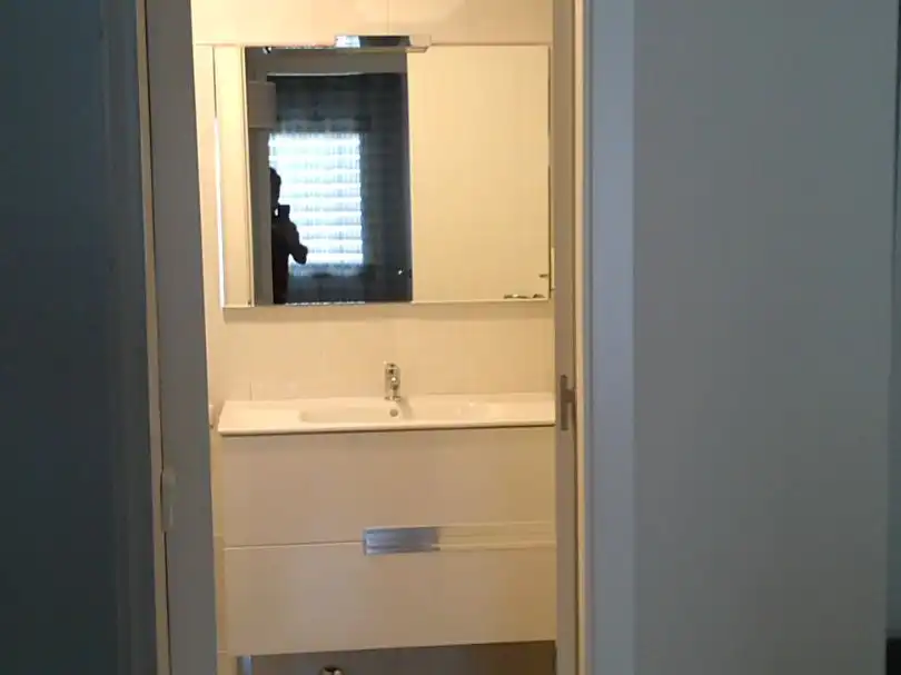 Wohnung zur Miete in Carrer del Cardenal Vidal I Barraquer, 2, Nou Eixample Nord Badezimmer von Wohnung zur Miete in Tarragona Capital mit Klimaanlage, Schwimmbad und Balkon